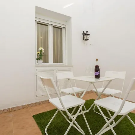 Con Patio En Centro * 加的斯