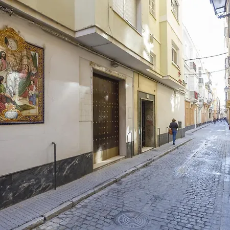 Apartamento Con Patio En Centro Cádis