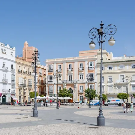 Con Patio En Centro 加的斯